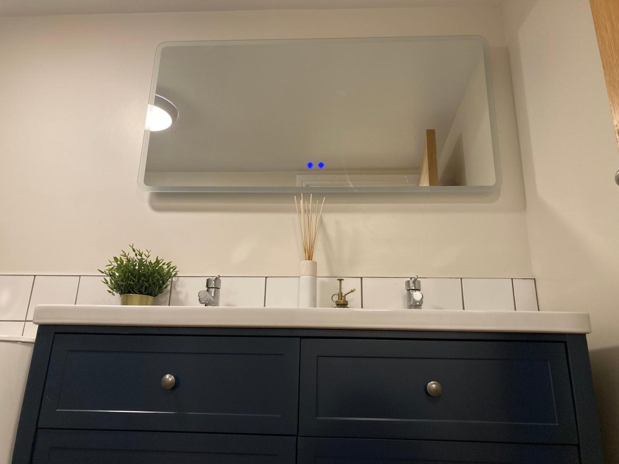 Smart 4K Tvs In All Bedrooms Double Vanity Sink Belfast Exteriér fotografie