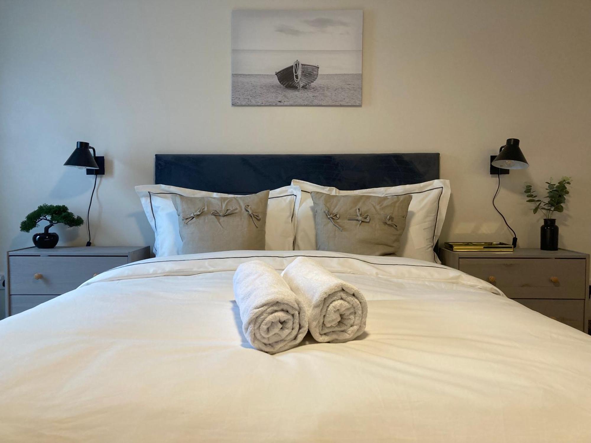 Smart 4K Tvs In All Bedrooms Double Vanity Sink Belfast Exteriér fotografie
