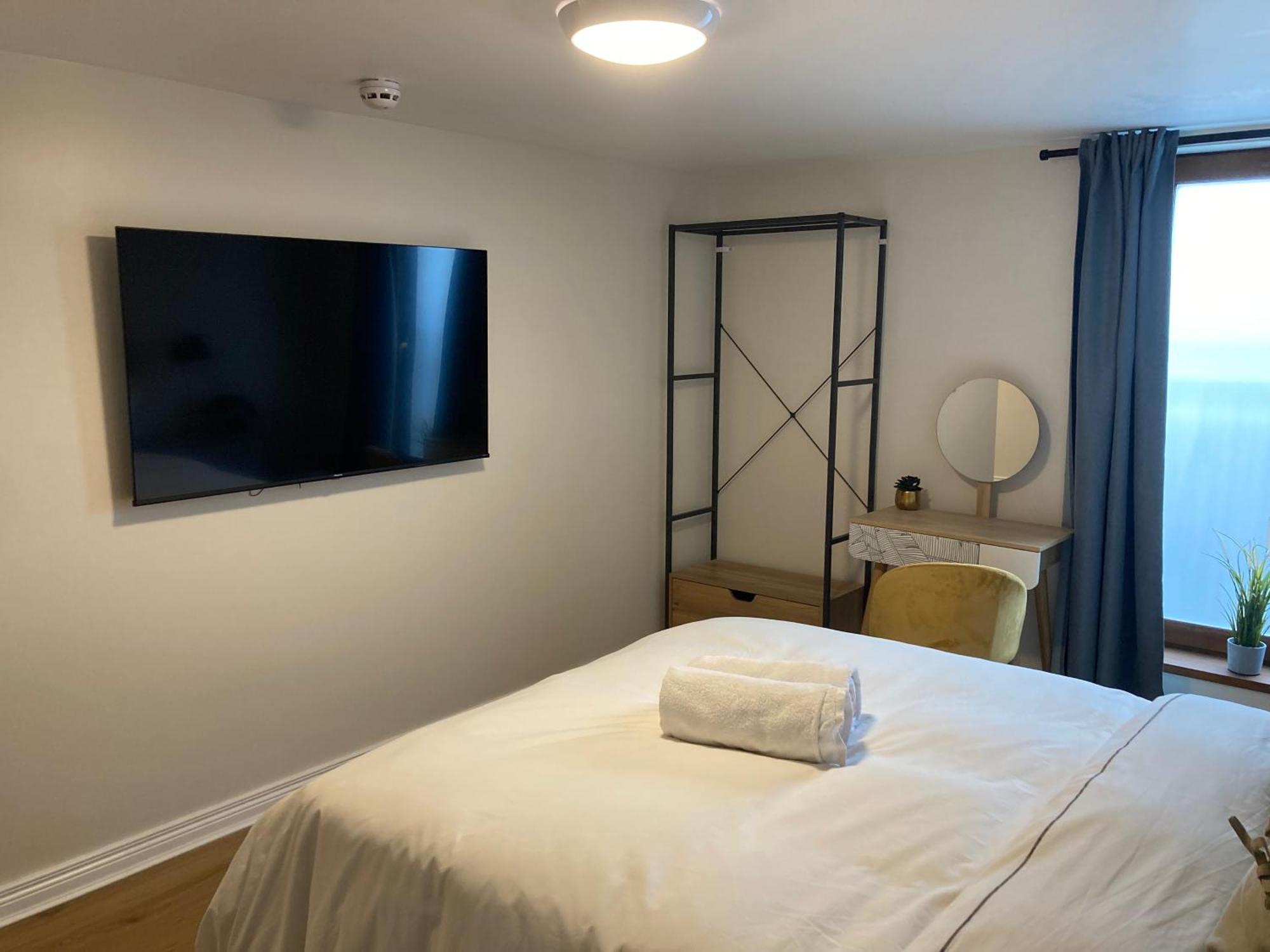 Smart 4K Tvs In All Bedrooms Double Vanity Sink Belfast Exteriér fotografie