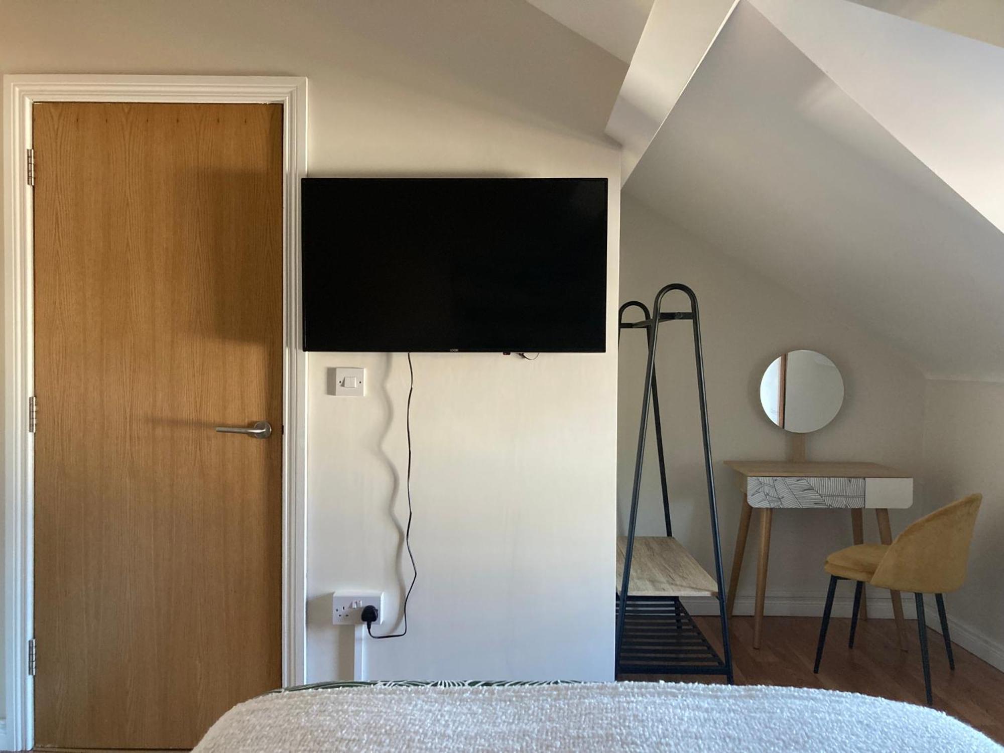 Smart 4K Tvs In All Bedrooms Double Vanity Sink Belfast Exteriér fotografie