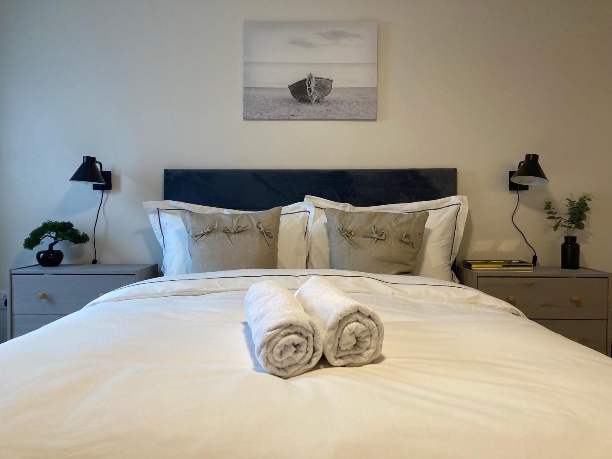 Smart 4K Tvs In All Bedrooms Double Vanity Sink Belfast Exteriér fotografie