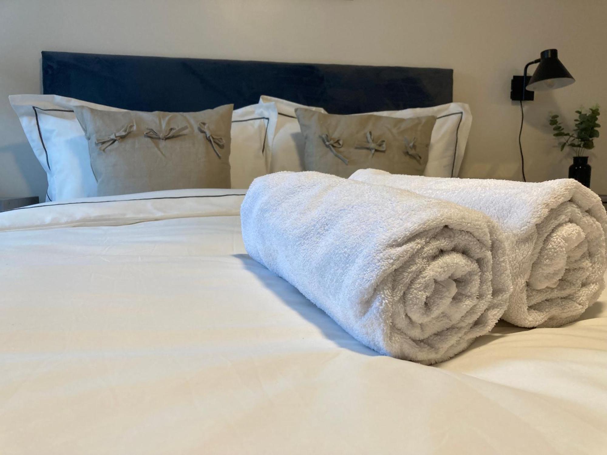 Smart 4K Tvs In All Bedrooms Double Vanity Sink Belfast Exteriér fotografie